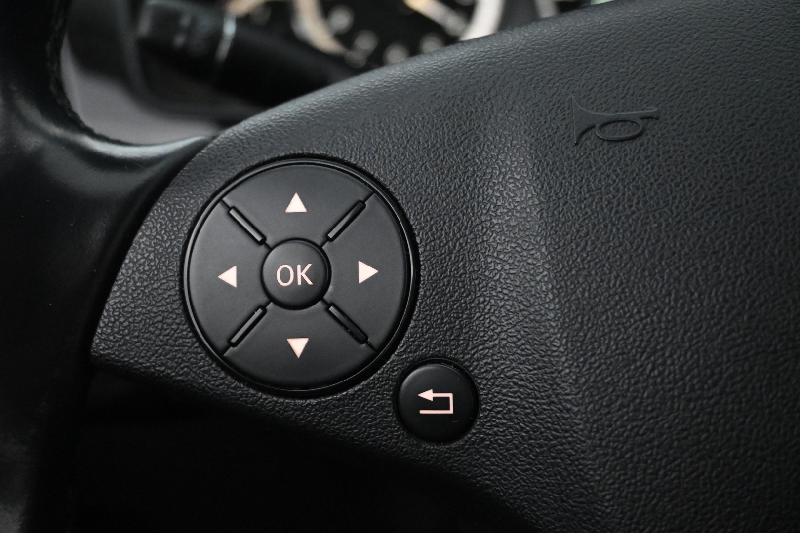 MERCEDES-BENZ E 2011