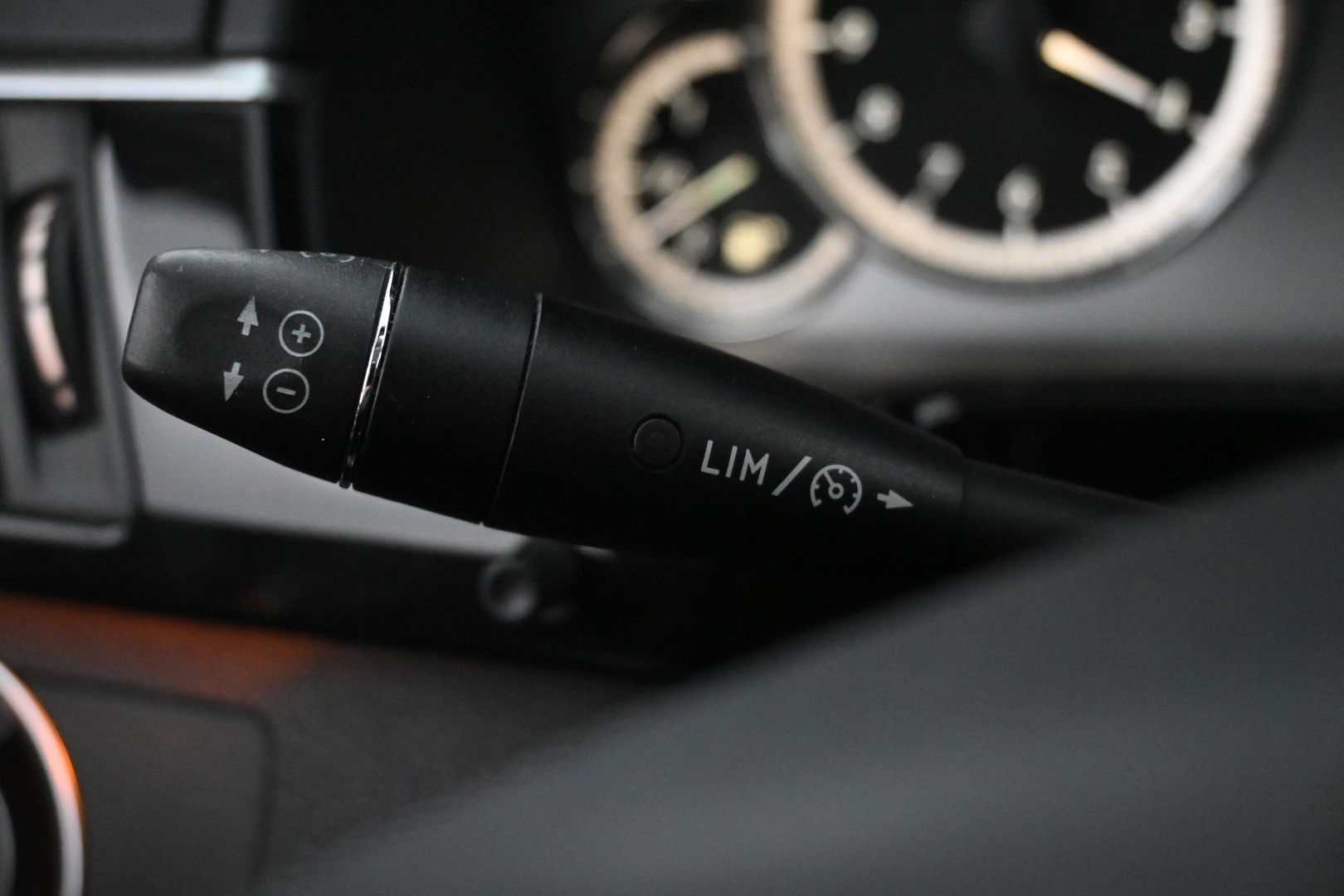 MERCEDES-BENZ E 2011