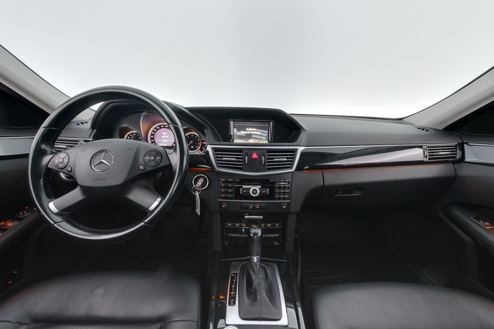 MERCEDES-BENZ E 2011