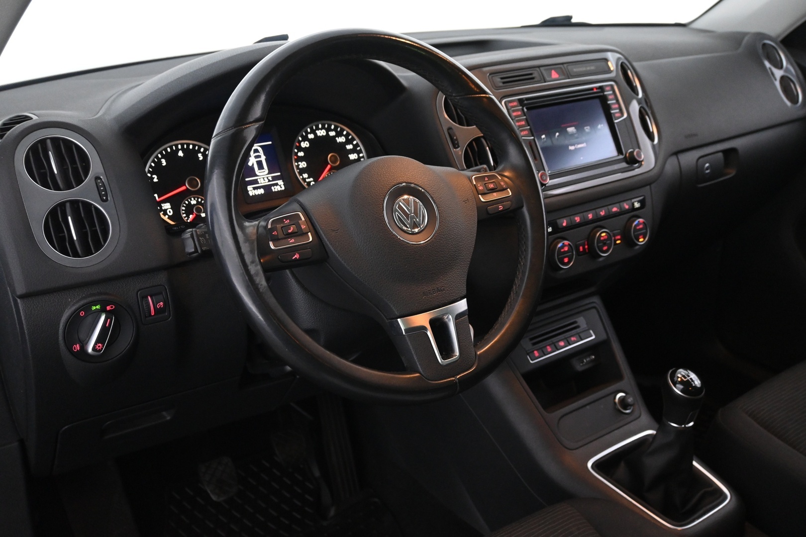 VOLKSWAGEN Tiguan 2016