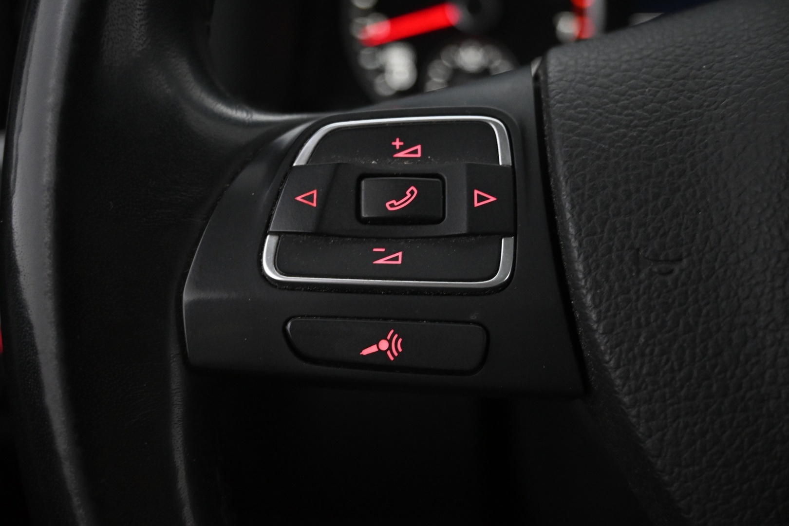 VOLKSWAGEN Tiguan 2016