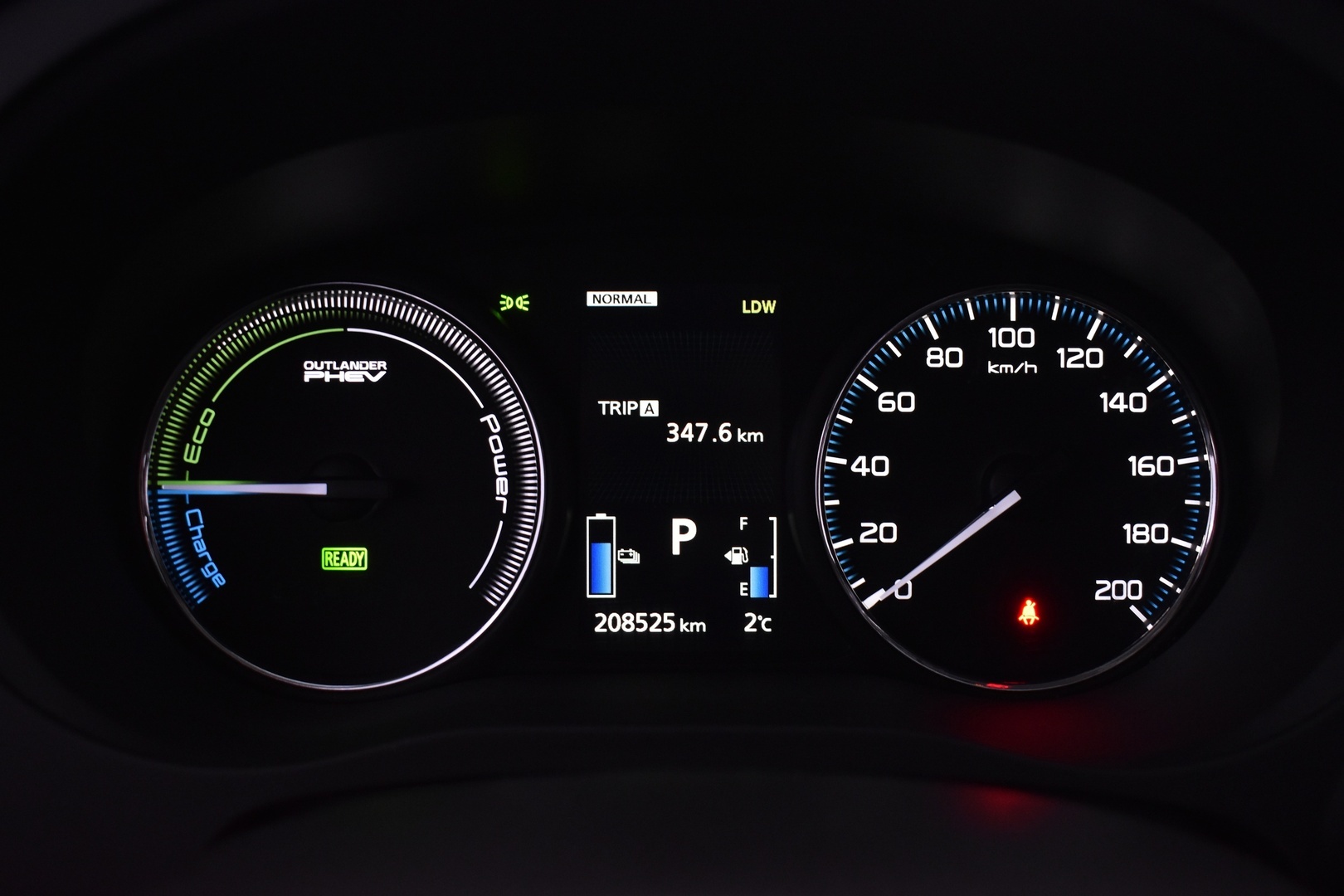 MITSUBISHI OUTLANDER PHEV 2016