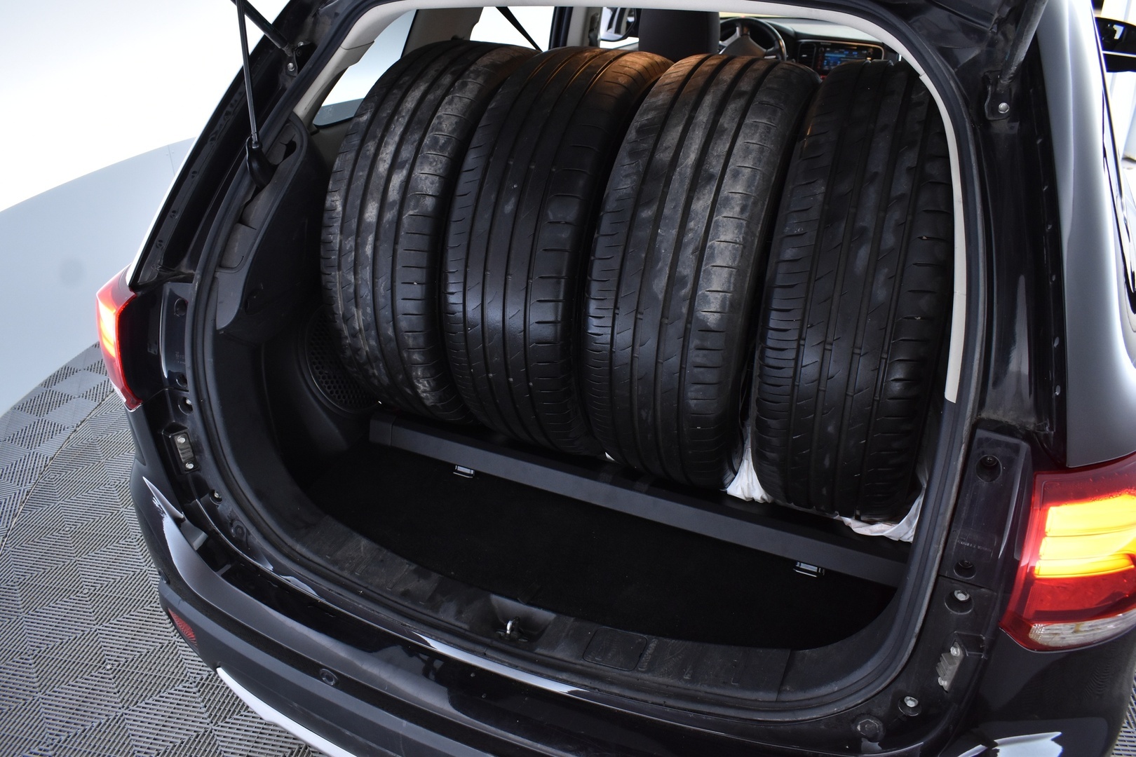 MITSUBISHI OUTLANDER PHEV 2016