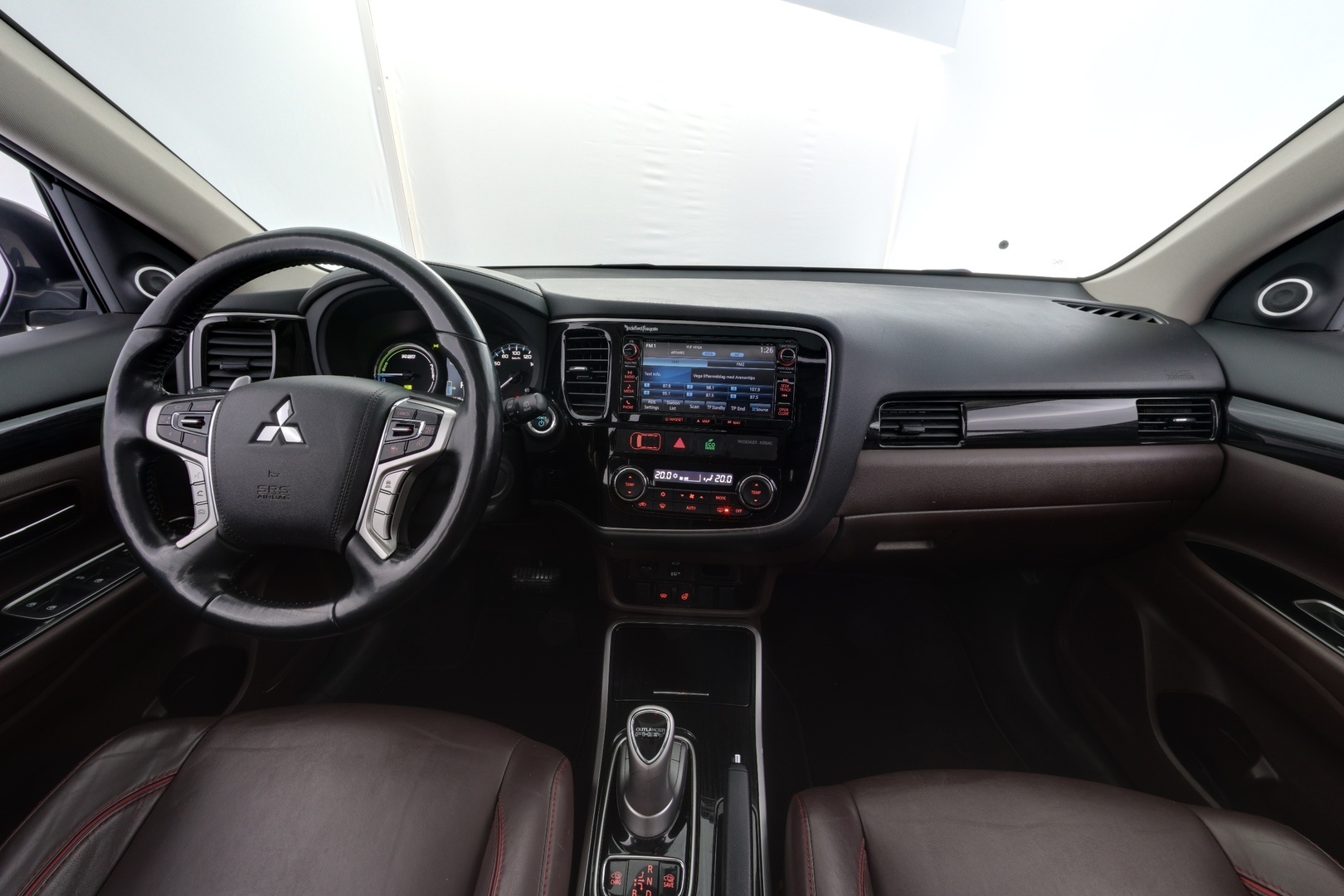 MITSUBISHI OUTLANDER PHEV 2016