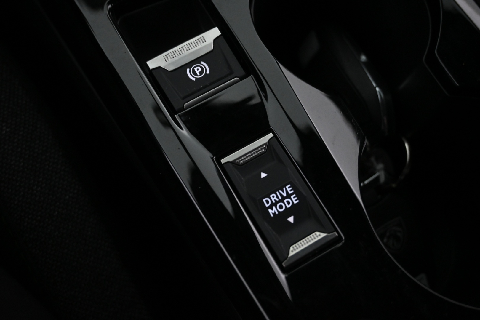 PEUGEOT e-2008 2024
