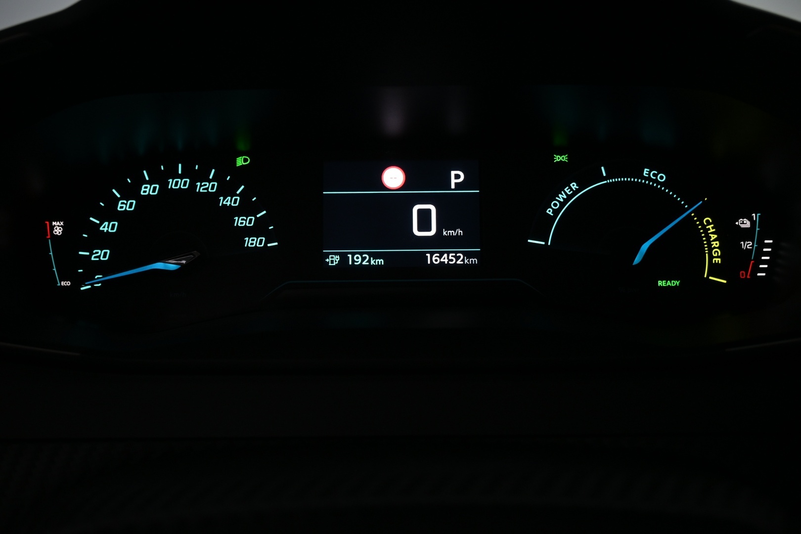 PEUGEOT e-2008 2024