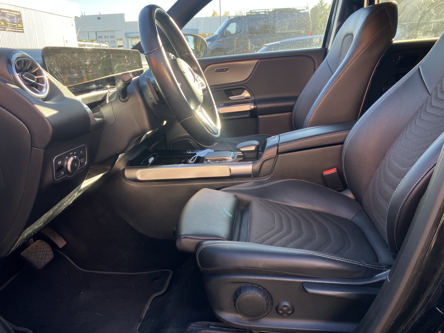 MERCEDES-BENZ EQB 2024