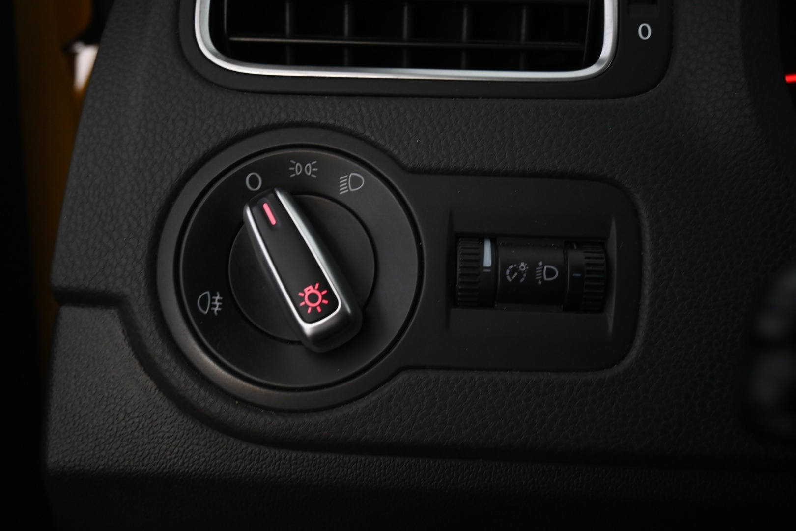 VOLKSWAGEN Polo 2011