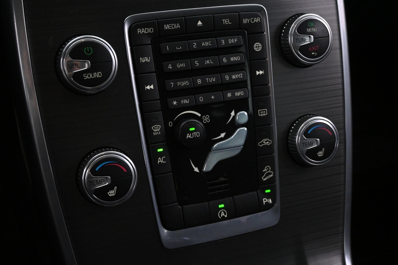VOLVO XC70 2016