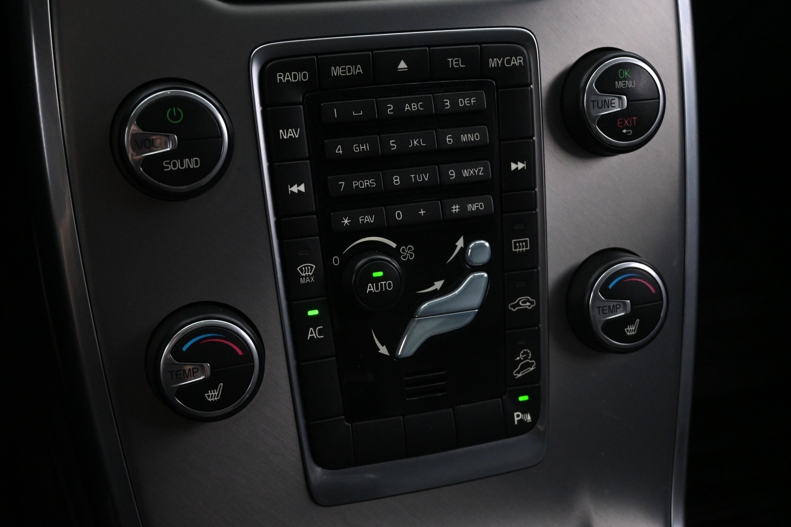 VOLVO XC70 2014