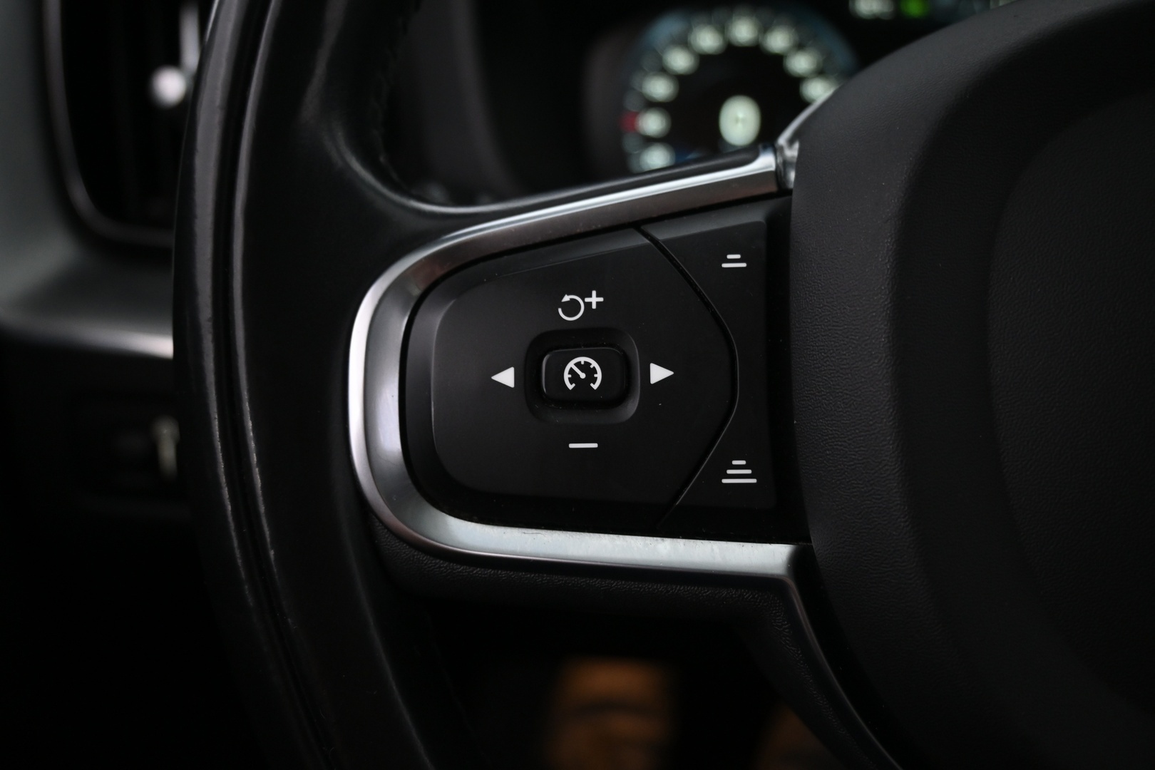 VOLVO XC60 2020