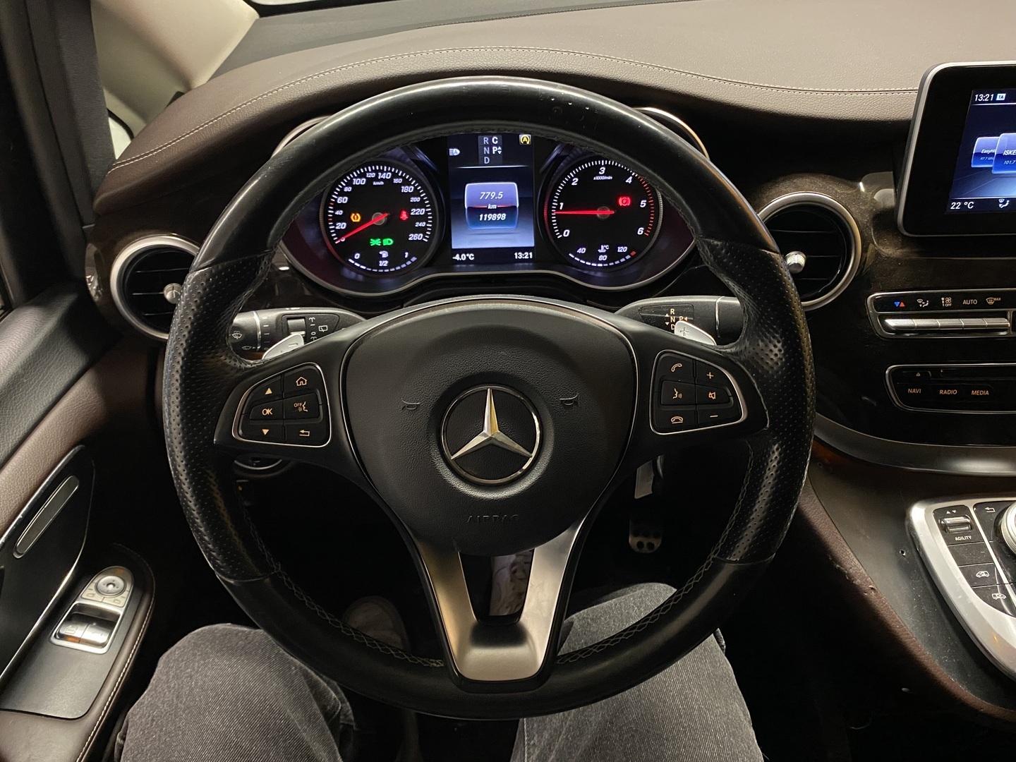 MERCEDES-BENZ V 2016