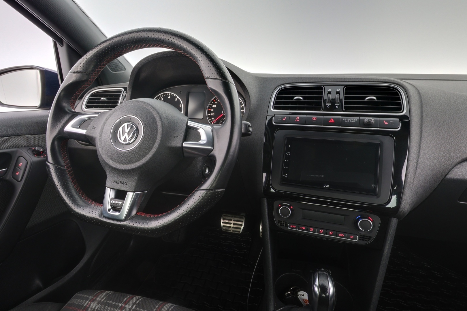 VOLKSWAGEN Polo 2012