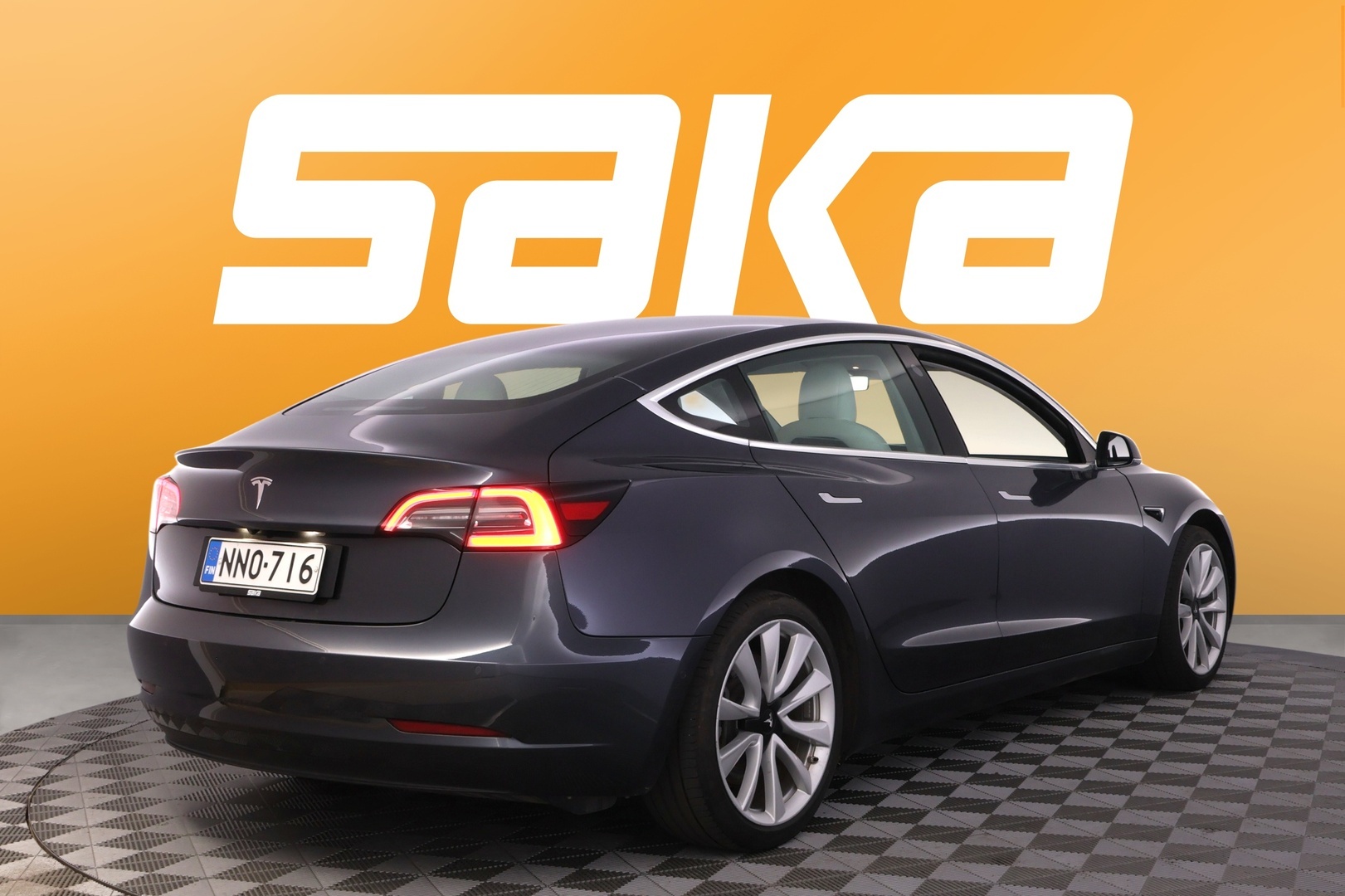 TESLA Model 3 2020
