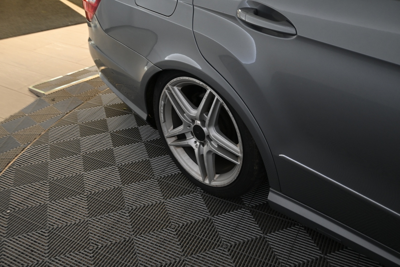 MERCEDES-BENZ E 2010
