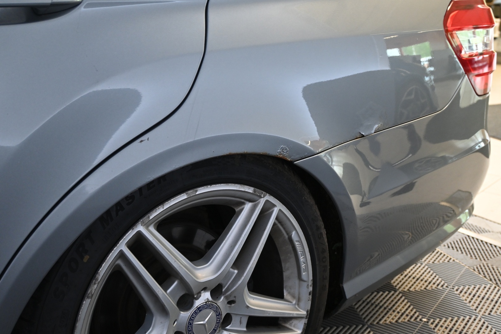 MERCEDES-BENZ E 2010