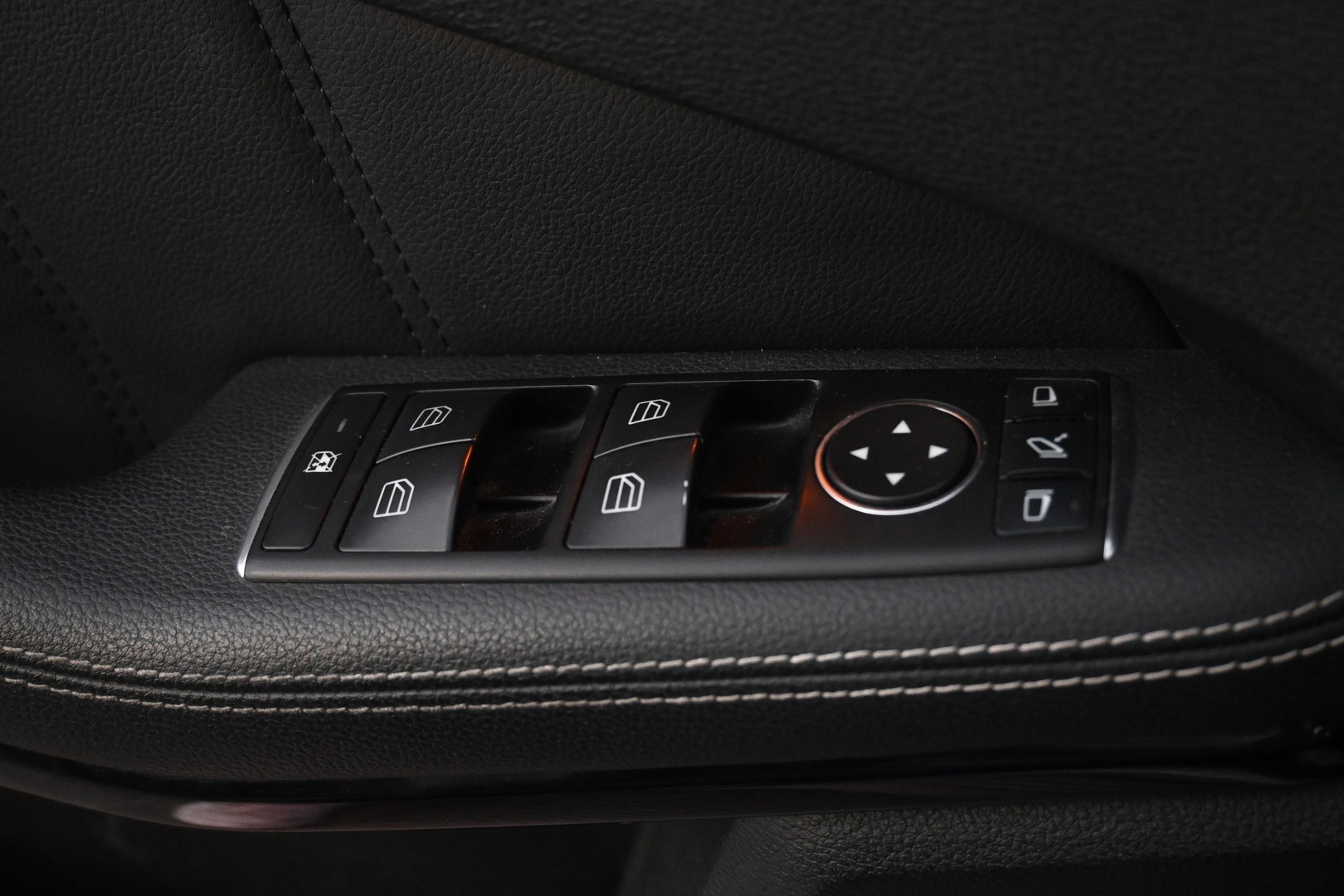 MERCEDES-BENZ E 2010