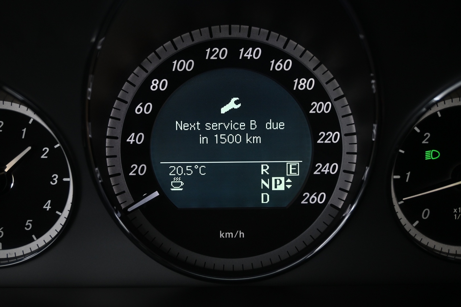 MERCEDES-BENZ E 2010