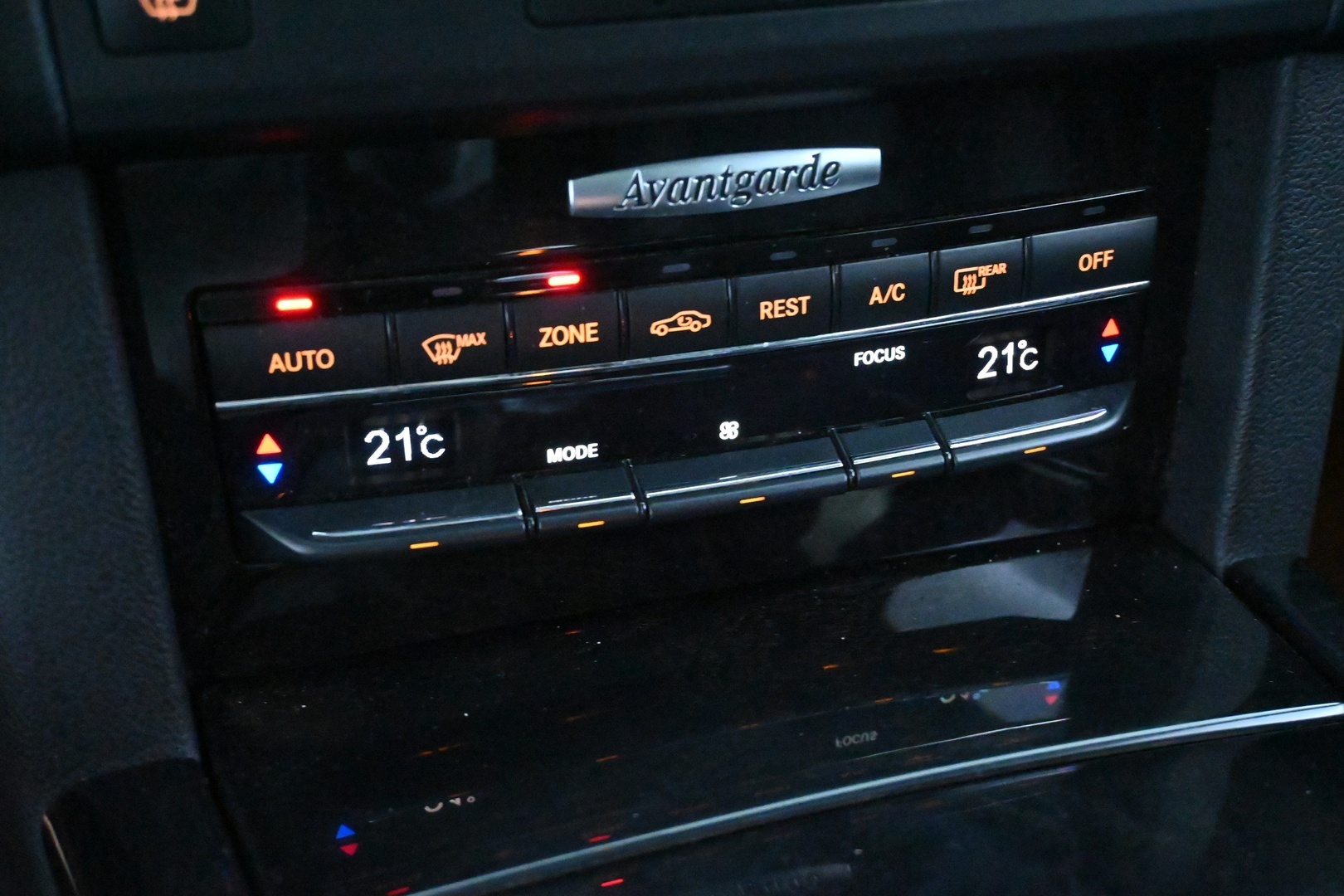MERCEDES-BENZ E 2010