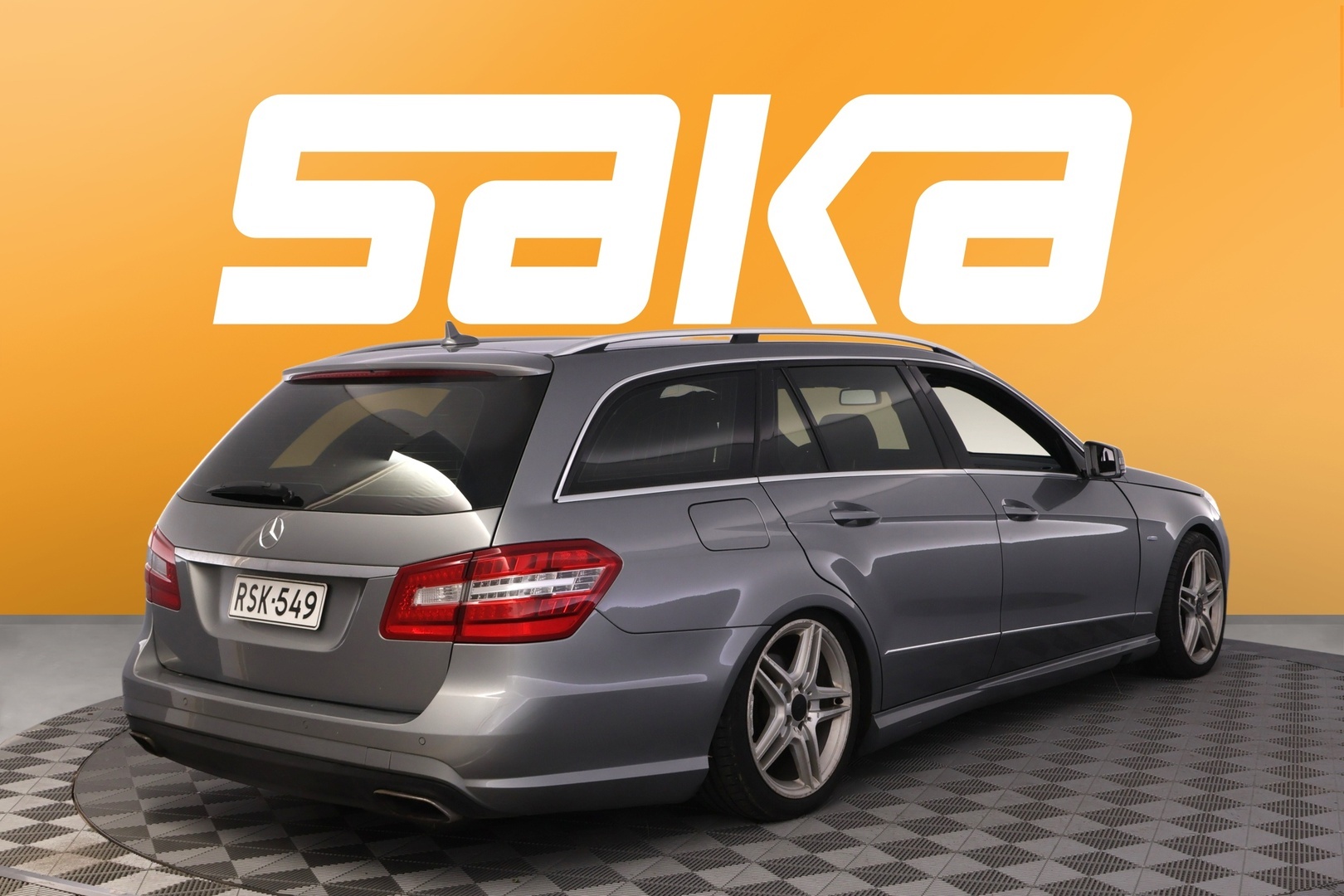 MERCEDES-BENZ E 2010