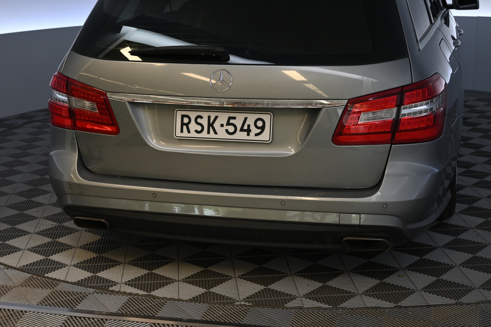 MERCEDES-BENZ E 2010