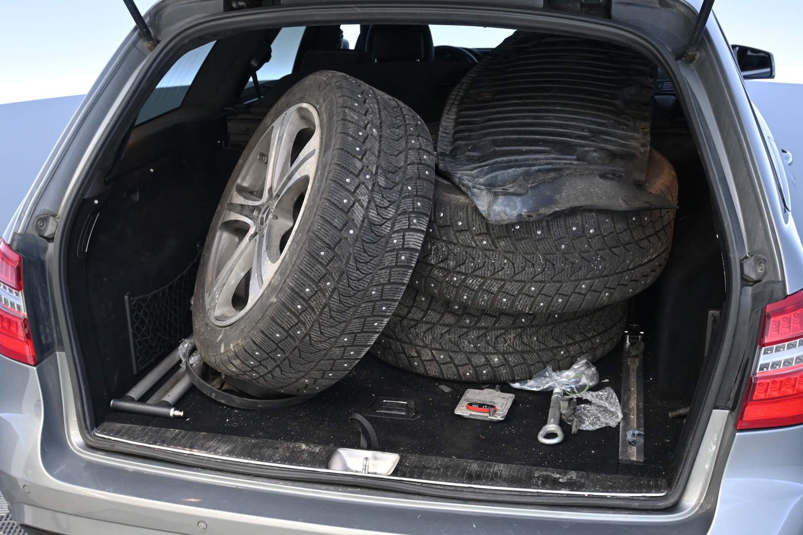 MERCEDES-BENZ E 2010
