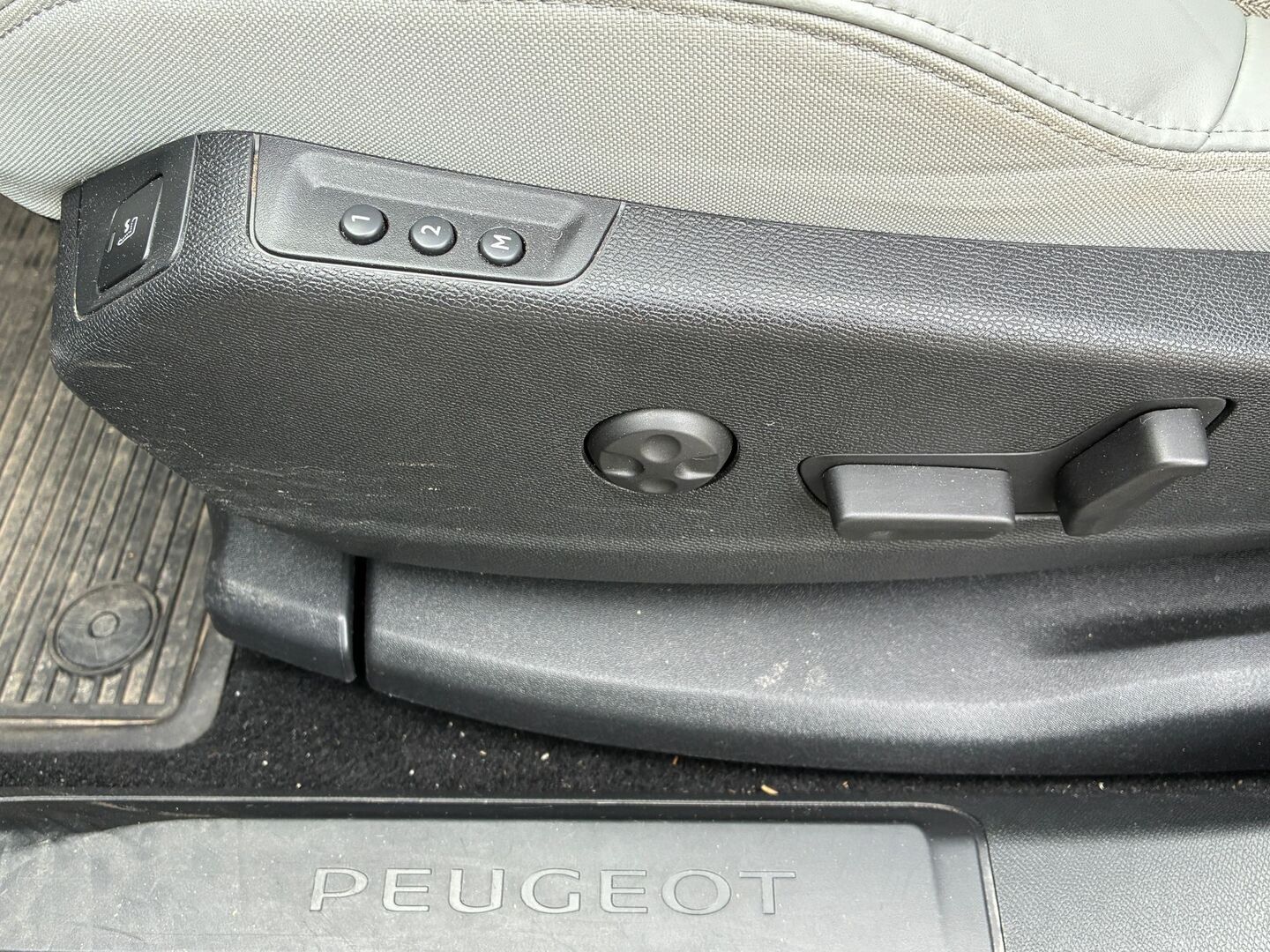 PEUGEOT 5008 2018