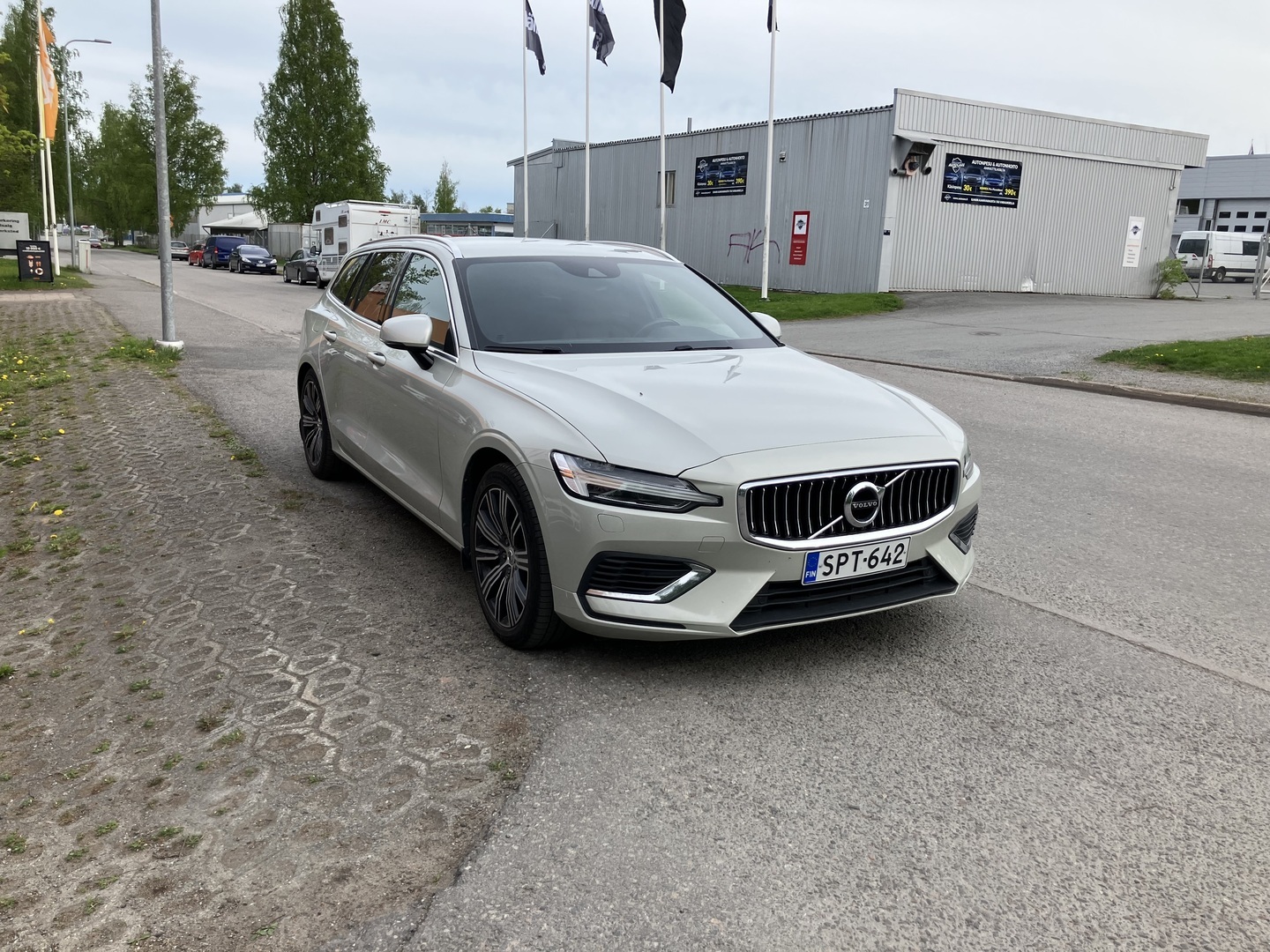 VOLVO V60 2021