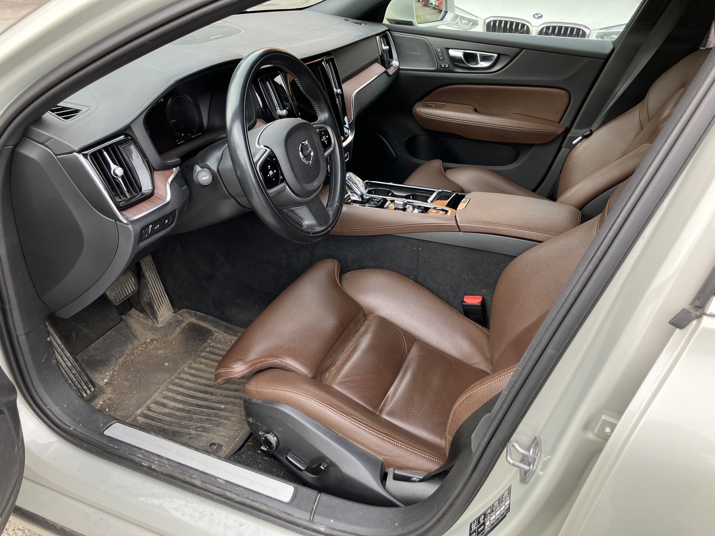 VOLVO V60 2021