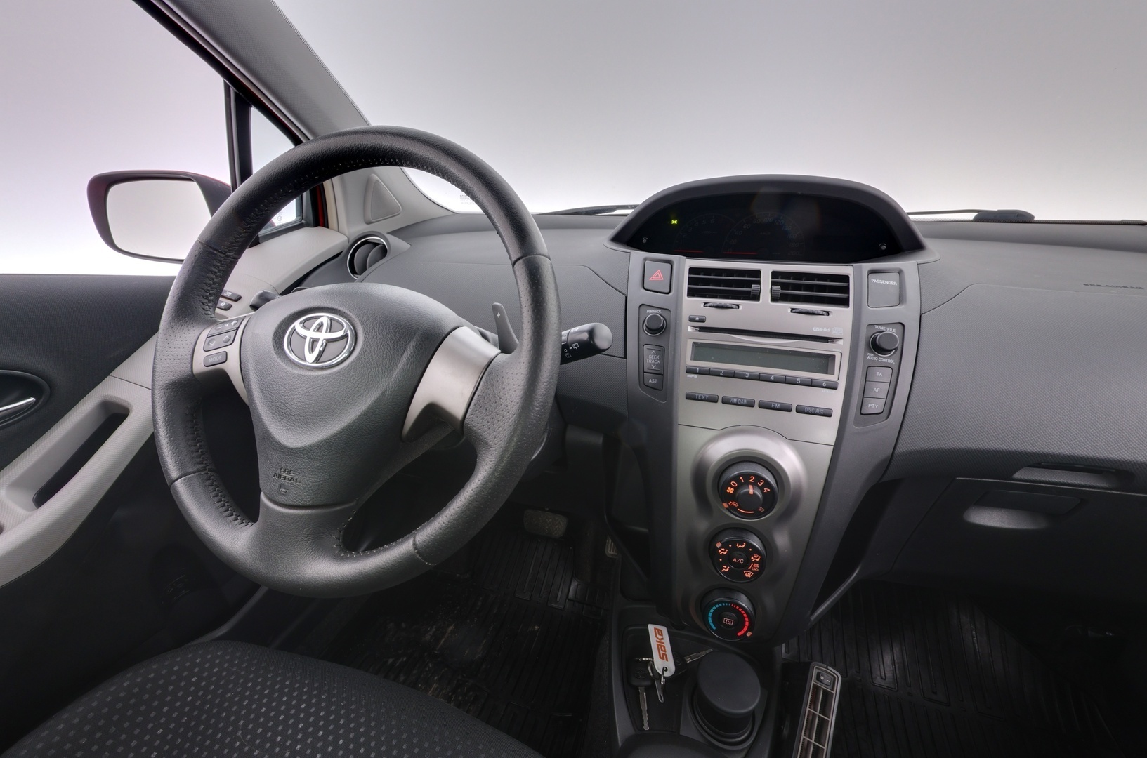 TOYOTA Yaris 2010
