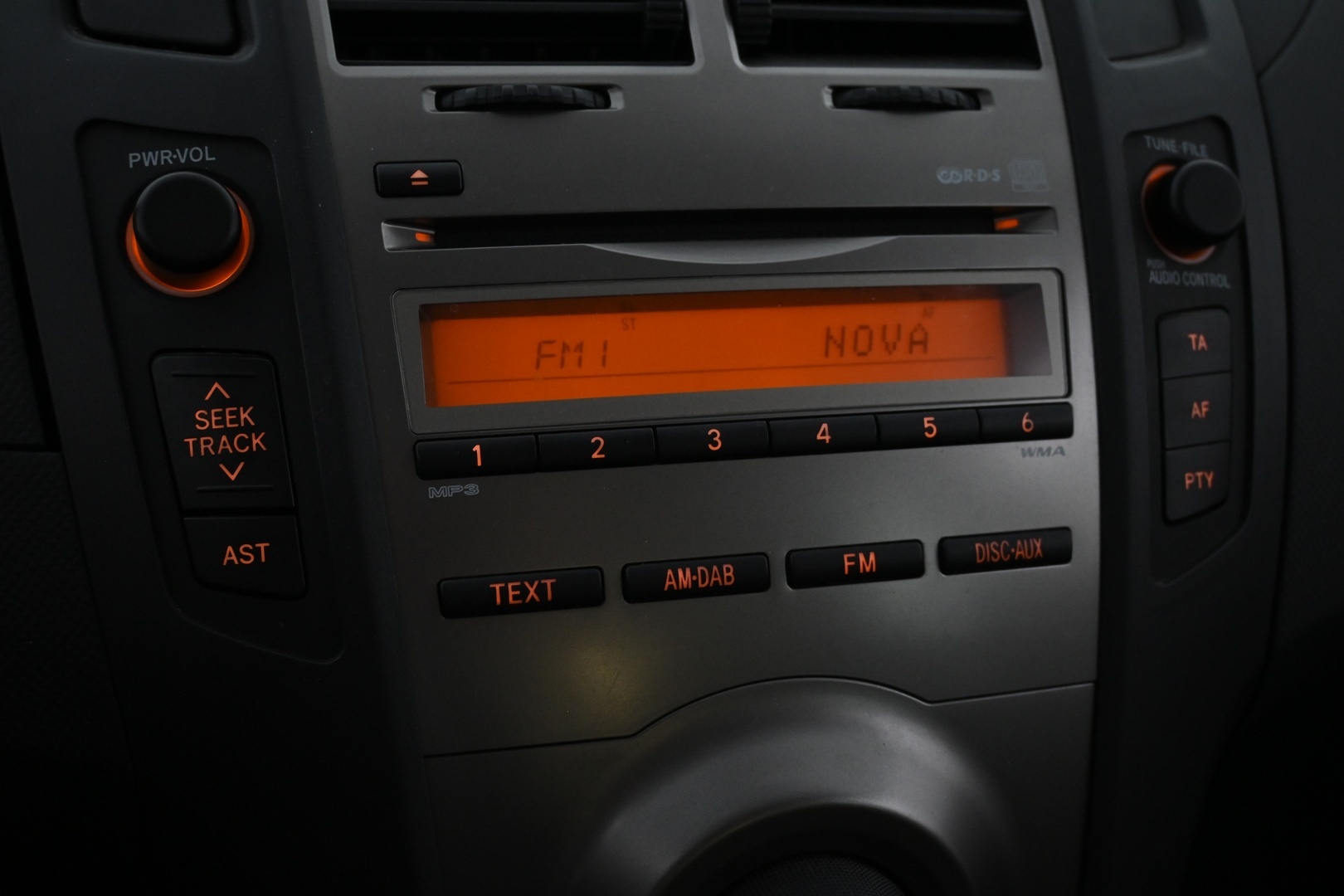 TOYOTA Yaris 2010