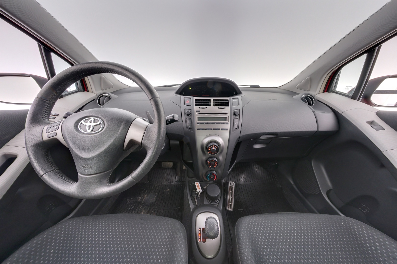 TOYOTA Yaris 2010