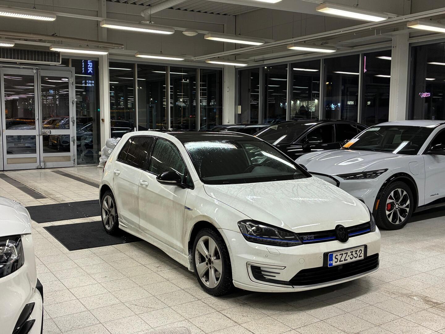 VOLKSWAGEN Golf 2015