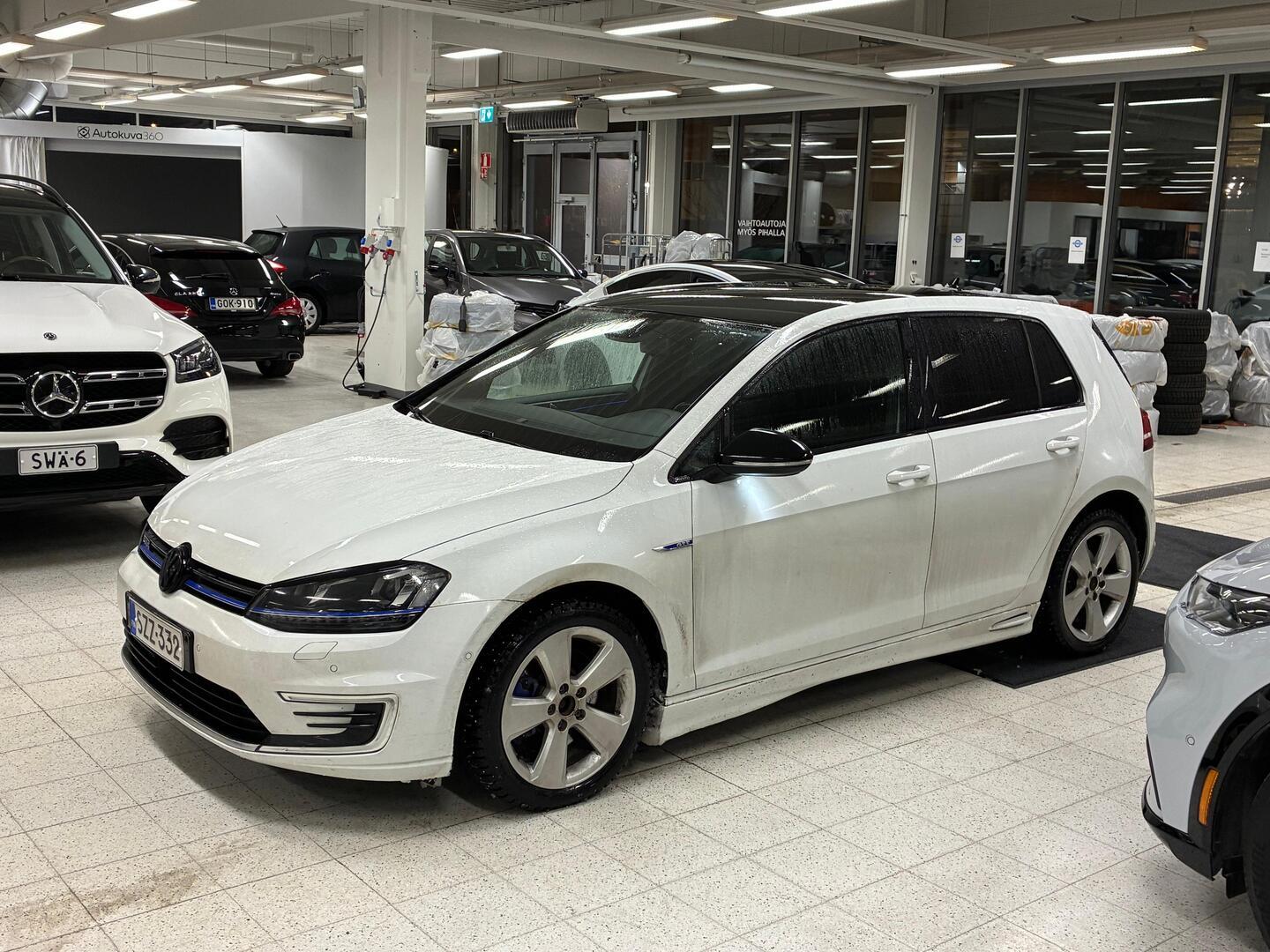 VOLKSWAGEN Golf 2015