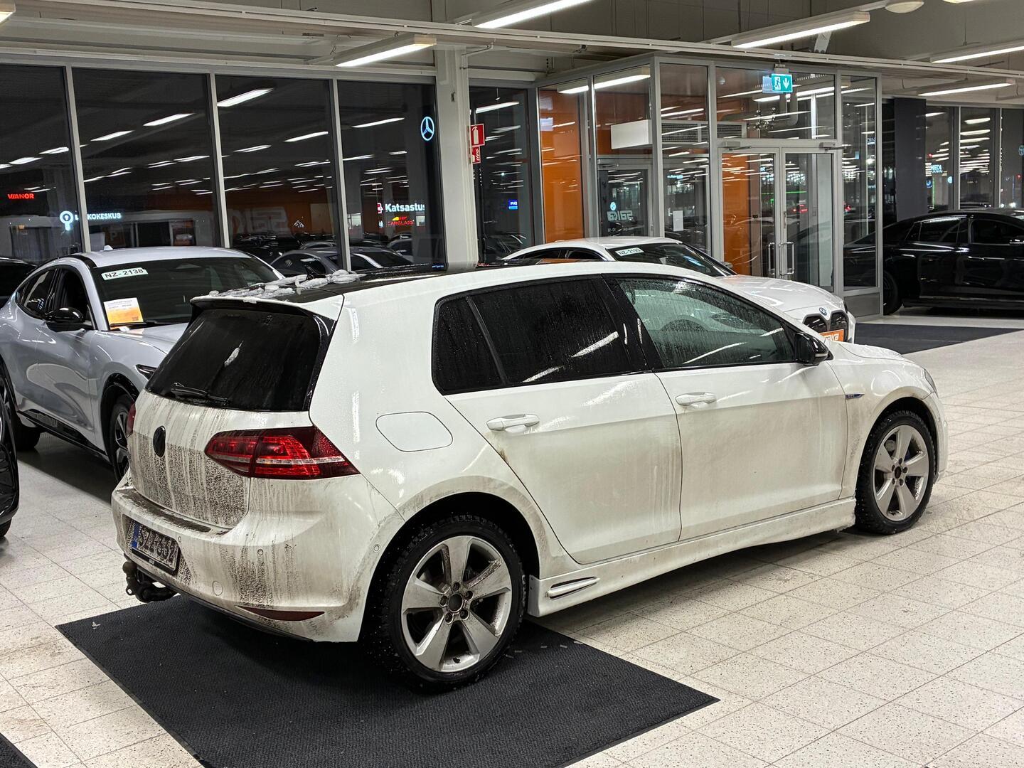 VOLKSWAGEN Golf 2015