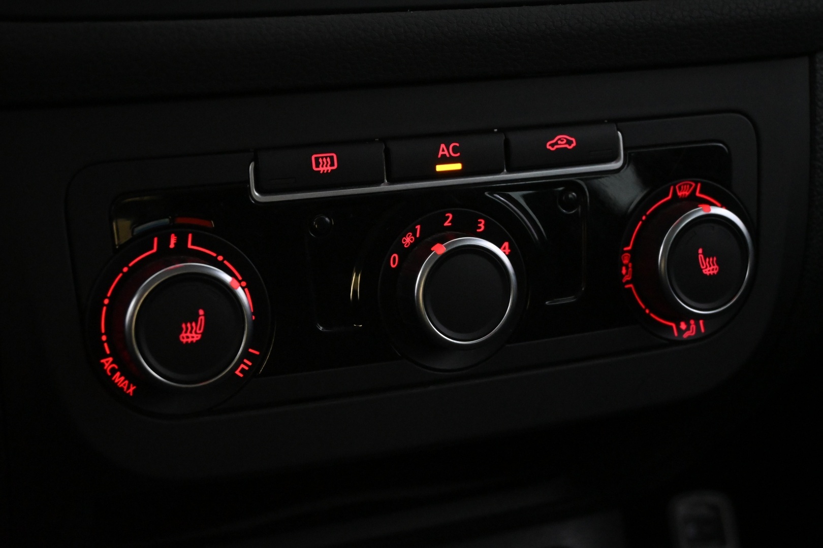 VOLKSWAGEN Golf Plus 2012