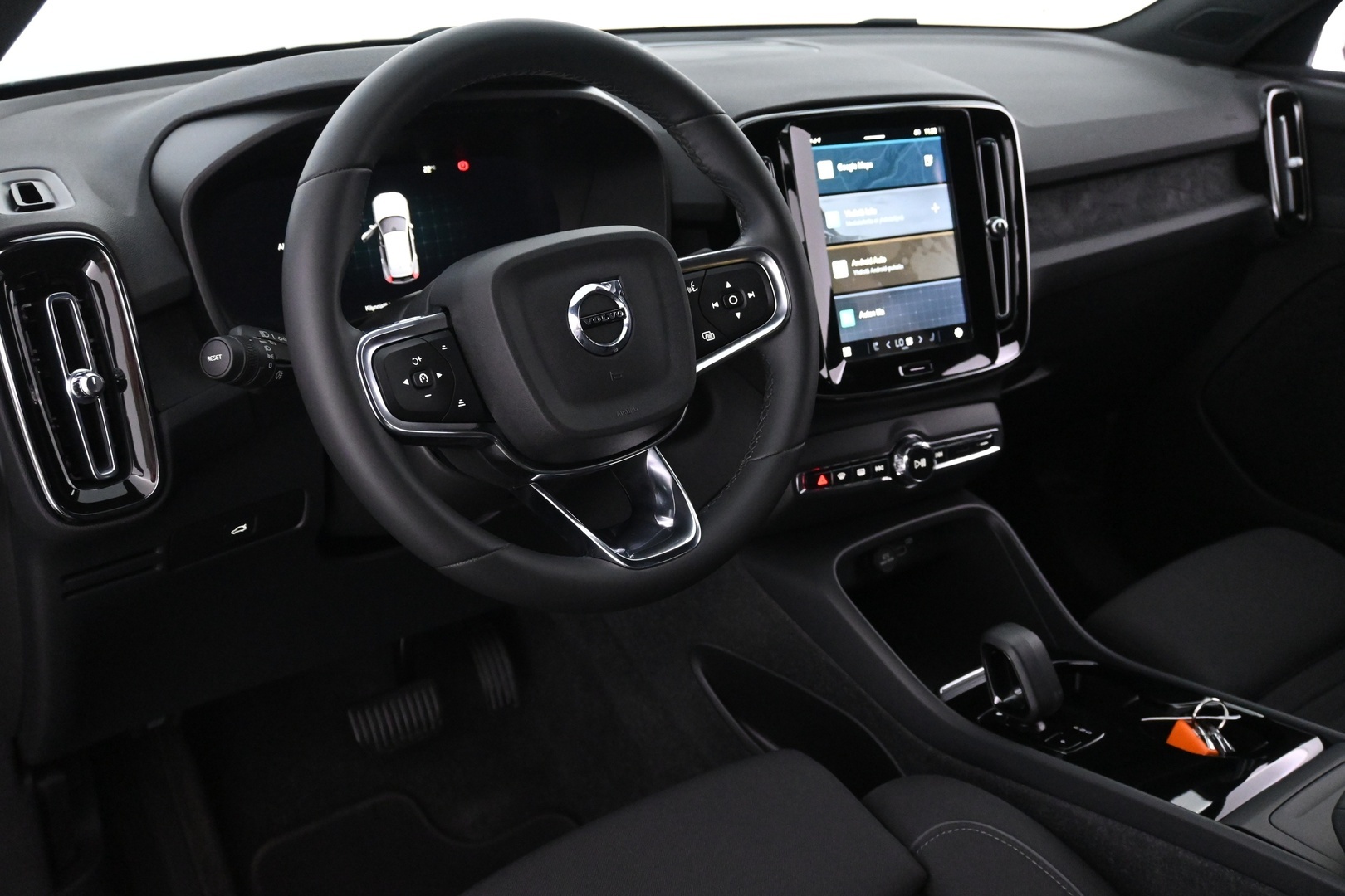 VOLVO XC40 2023