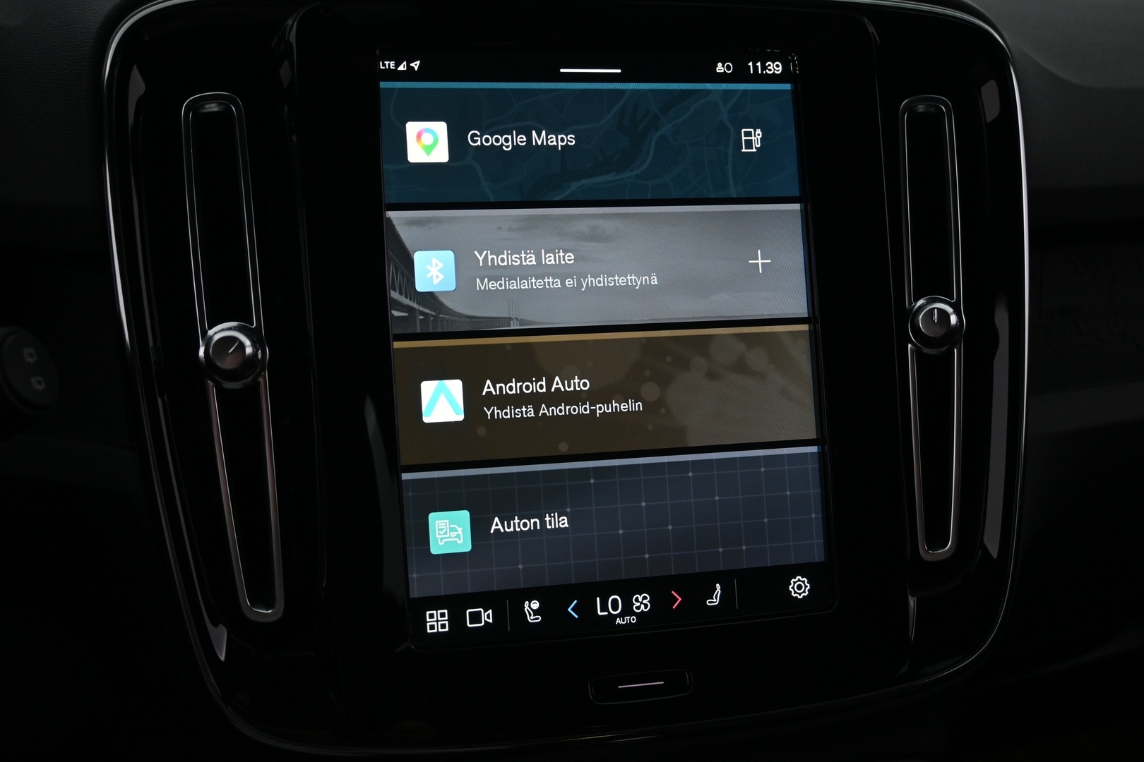 VOLVO XC40 2023