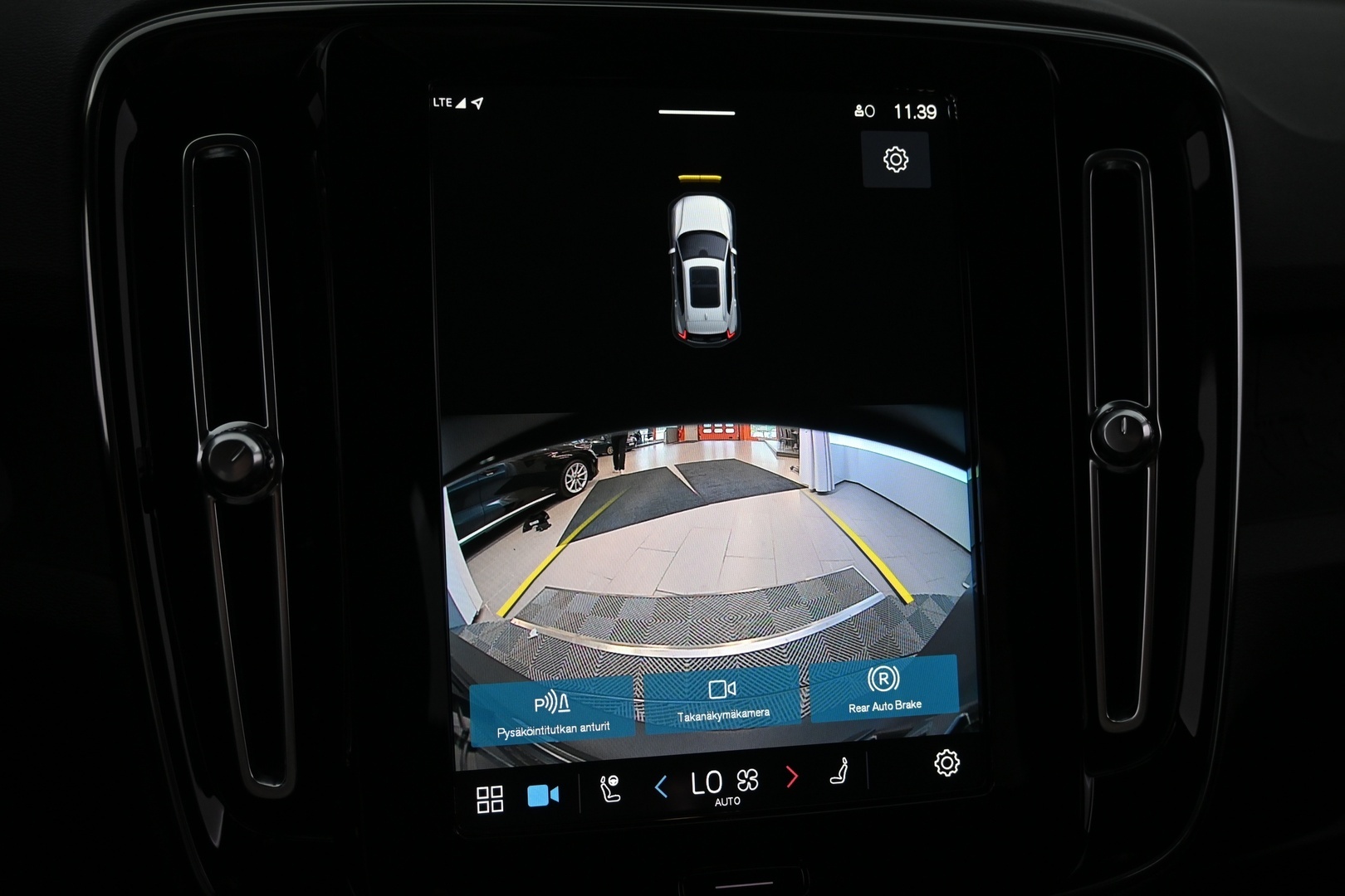 VOLVO XC40 2023