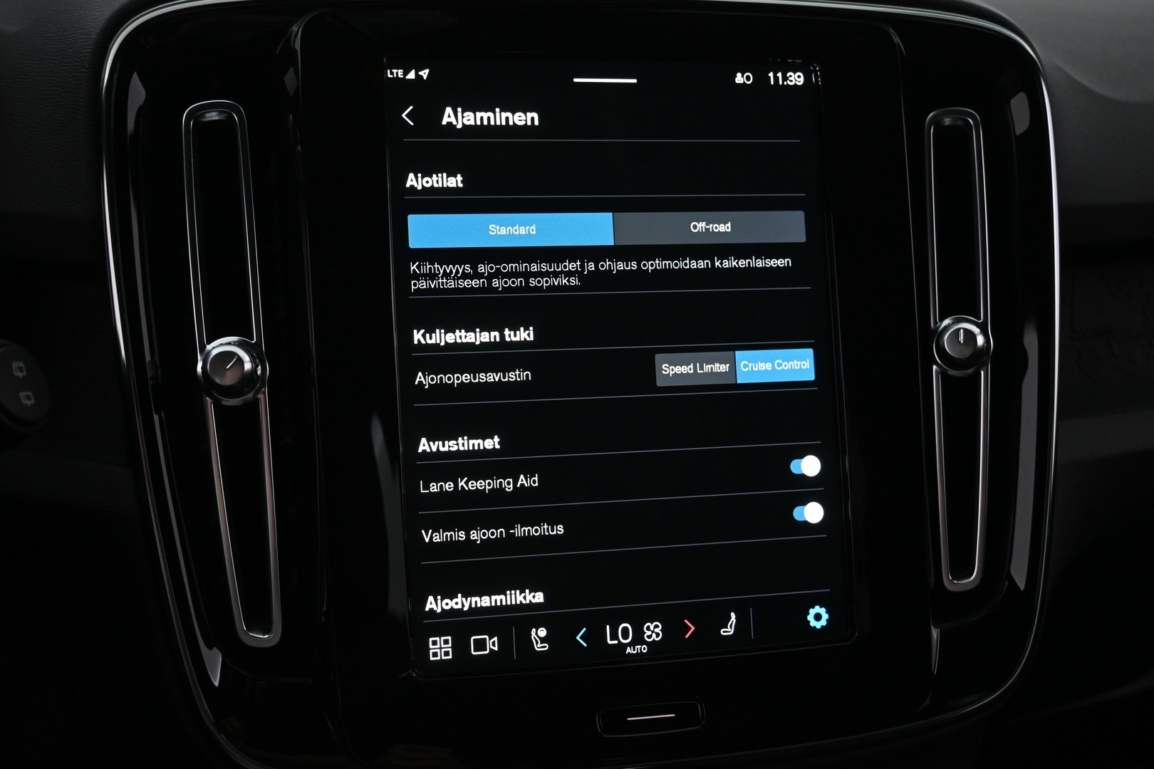 VOLVO XC40 2023
