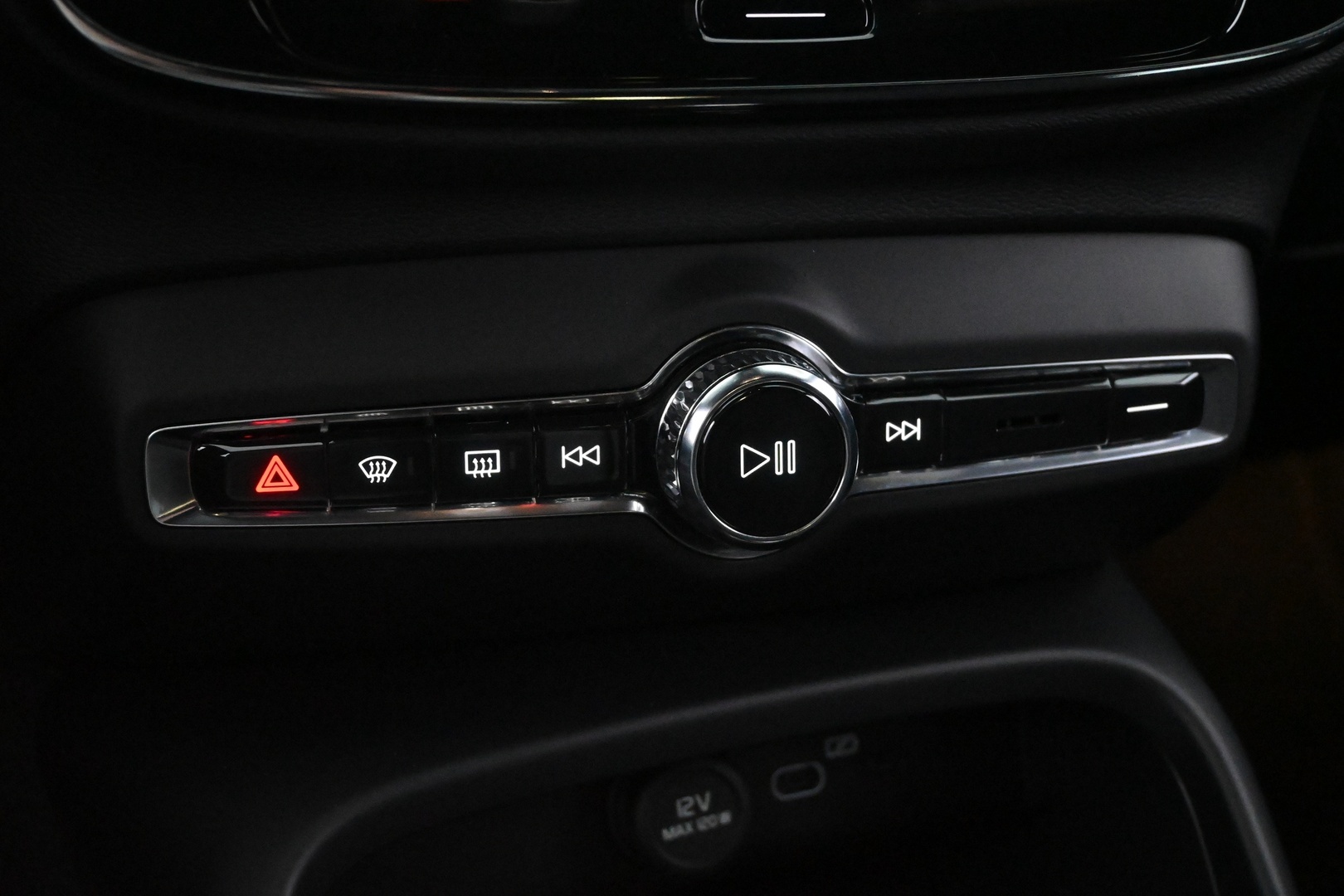 VOLVO XC40 2023