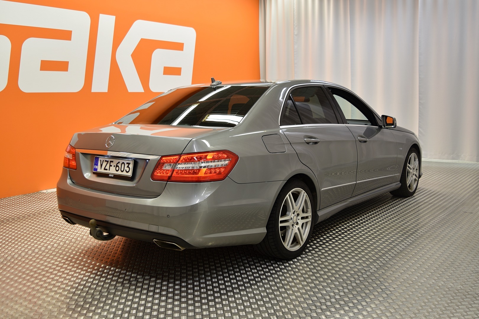 MERCEDES-BENZ E 2012