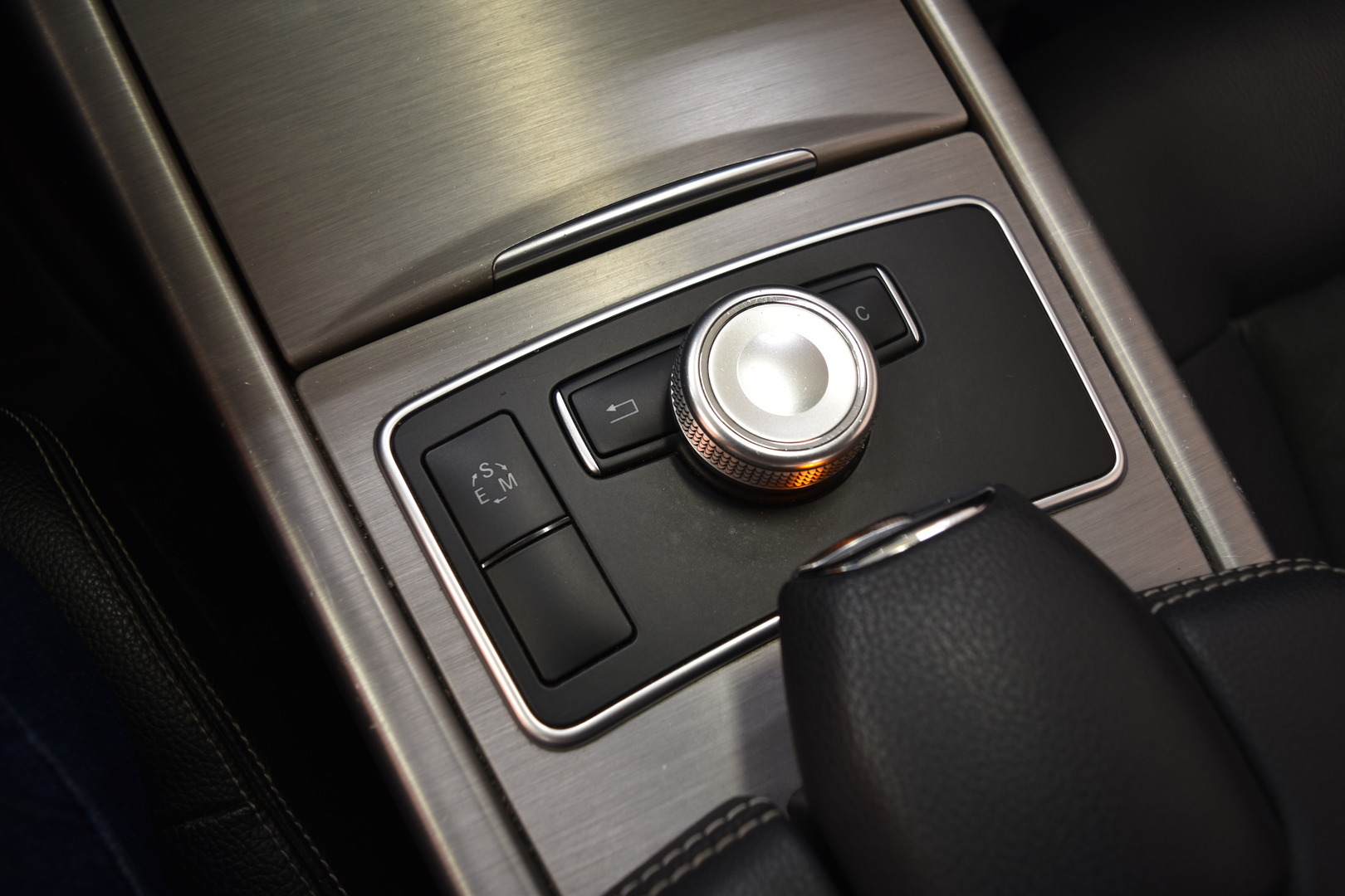 MERCEDES-BENZ E 2012