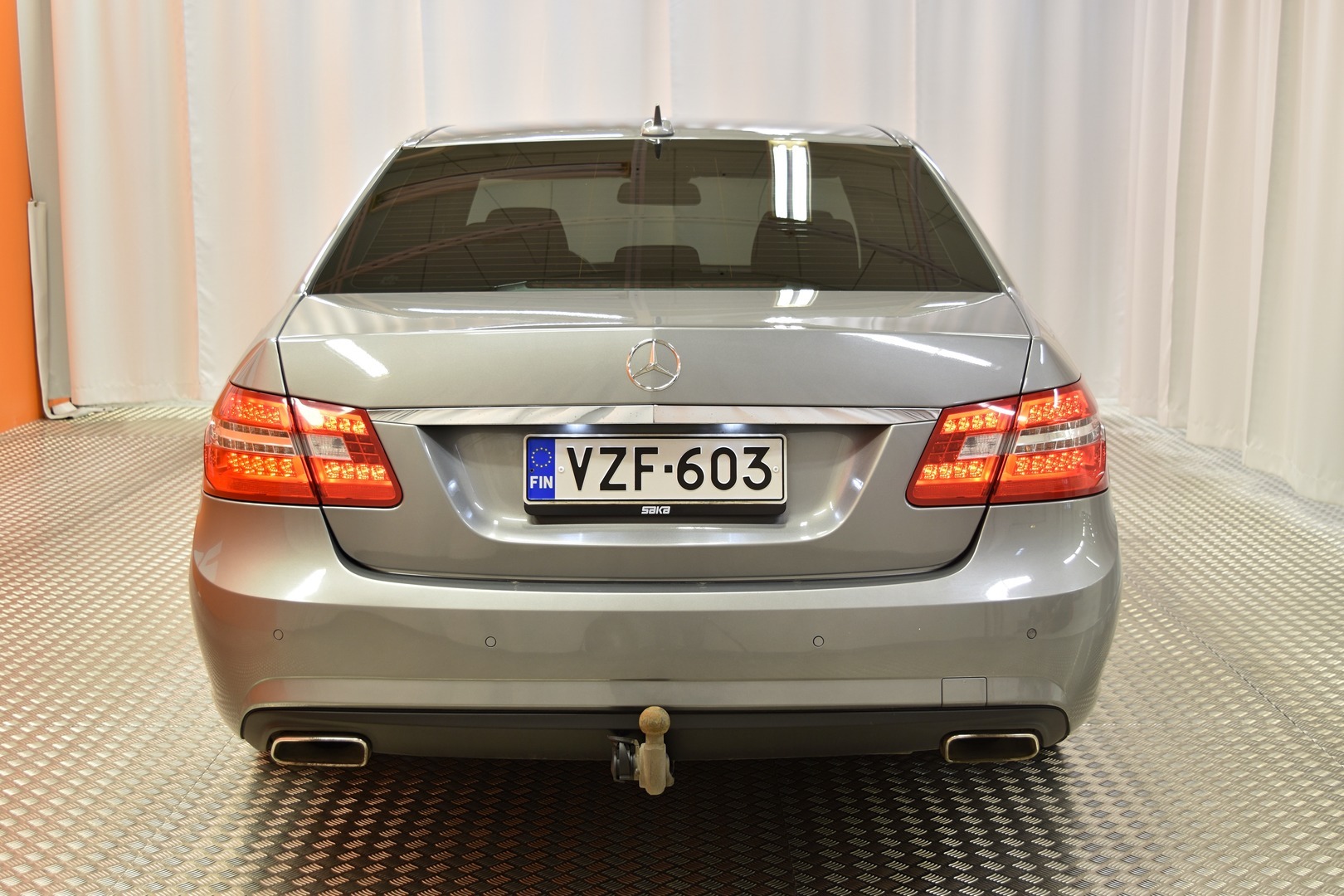 MERCEDES-BENZ E 2012