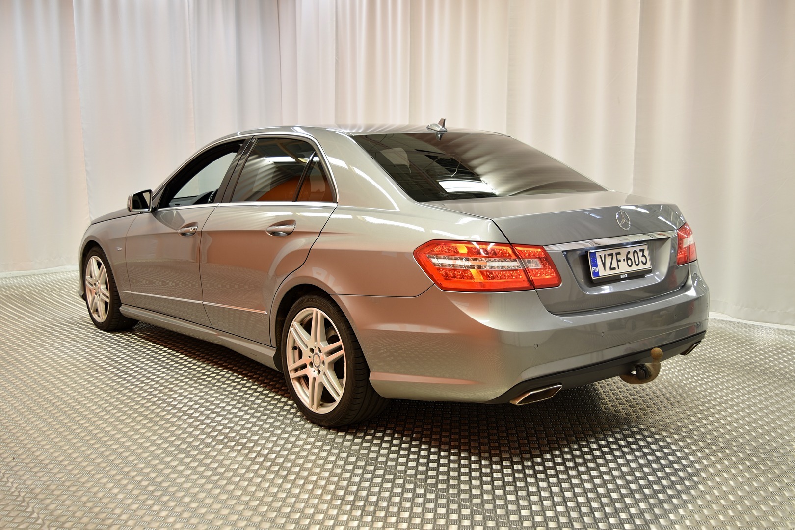 MERCEDES-BENZ E 2012