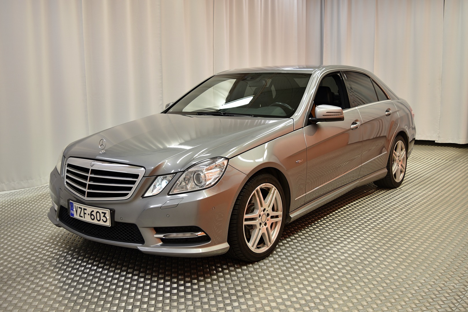 MERCEDES-BENZ E 2012