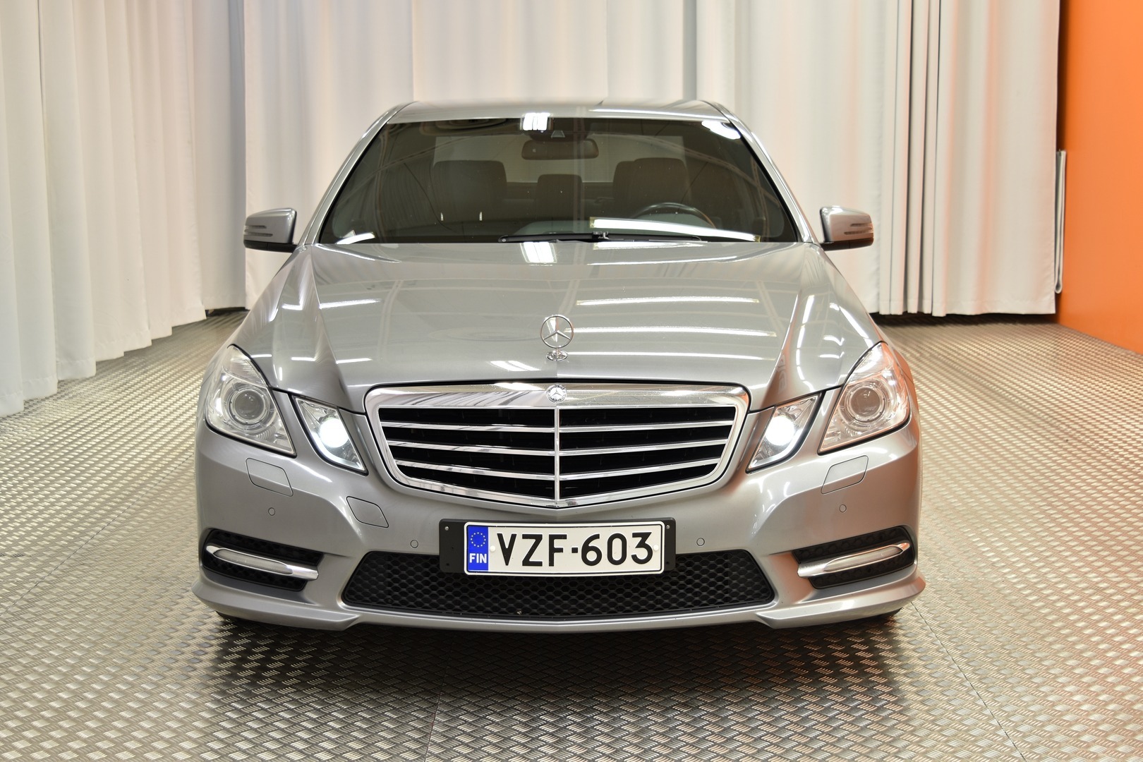 MERCEDES-BENZ E 2012