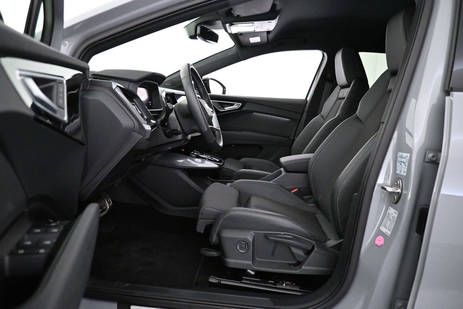 AUDI Q4 e-tron 2025