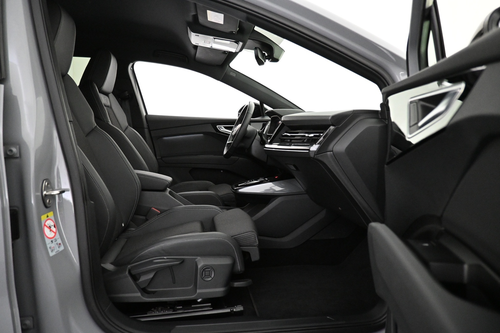AUDI Q4 e-tron 2025