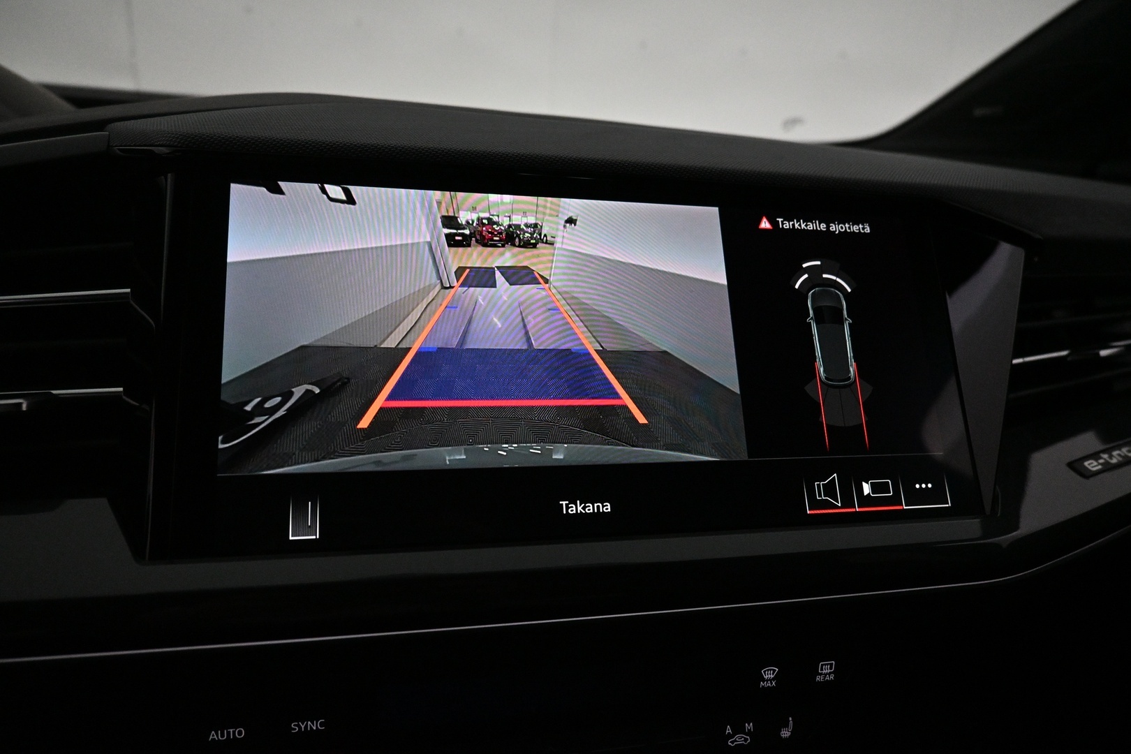 AUDI Q4 e-tron 2025